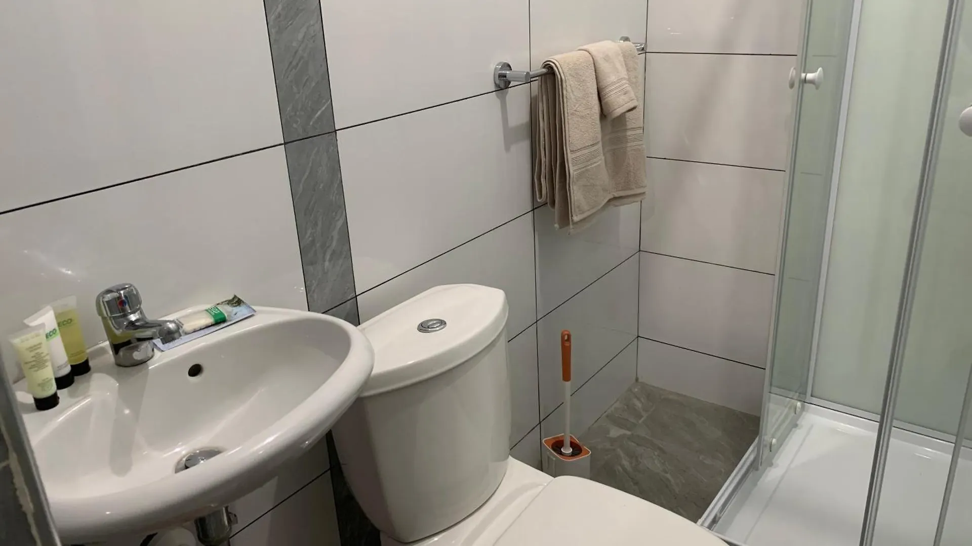 בית הארחה טאראפל J Martins Apart Hotel
